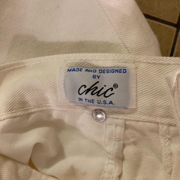 Vintage Chic jean shorts - Picture 12 of 14